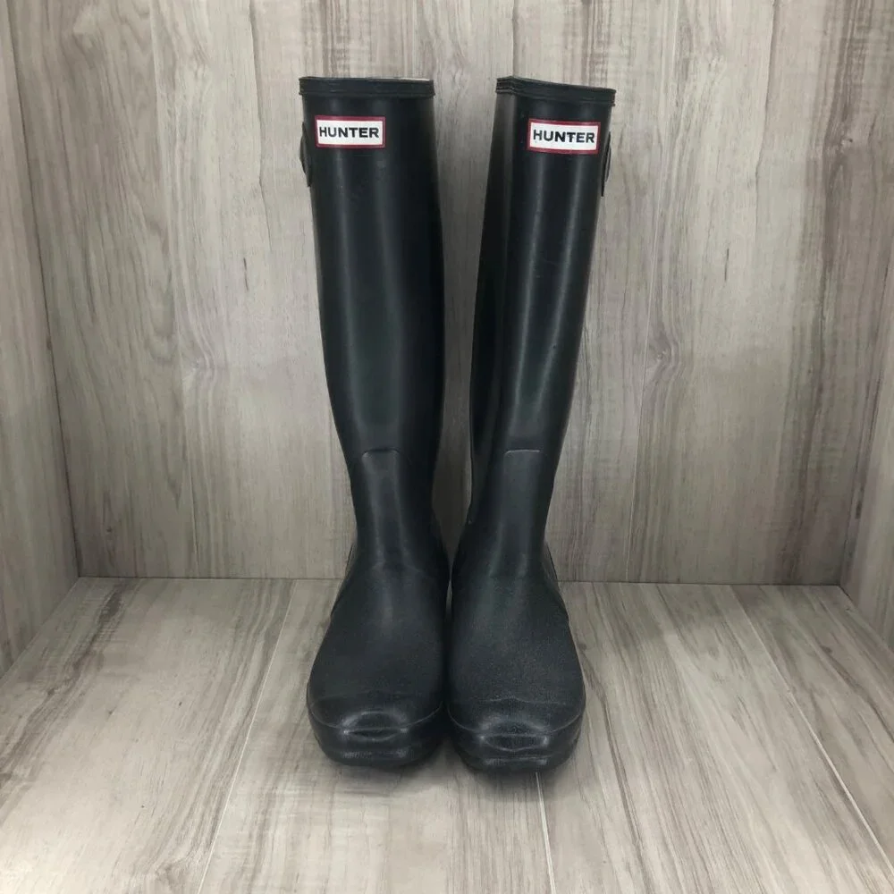 Hunter Boots Mens 7 Black Rubber Rain Shoes There is paint and no top strap